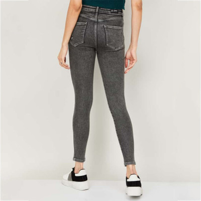 Women Stonewashed Skinny Fit Jeans